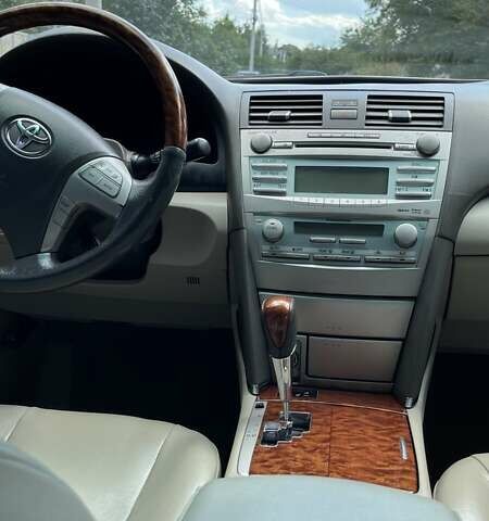 Серый Тойота Камри, объемом двигателя 3.46 л и пробегом 155 тыс. км за 8000 $, фото 5 на Automoto.ua