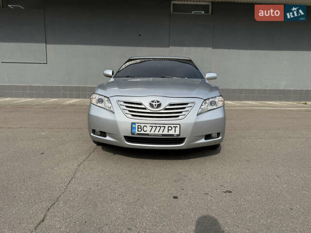Серый Тойота Камри, объемом двигателя 3.46 л и пробегом 246 тыс. км за 8350 $, фото 2 на Automoto.ua
