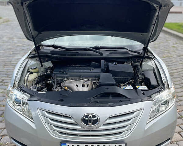 Сірий Тойота Камрі, об'ємом двигуна 2.36 л та пробігом 307 тис. км за 7200 $, фото 11 на Automoto.ua