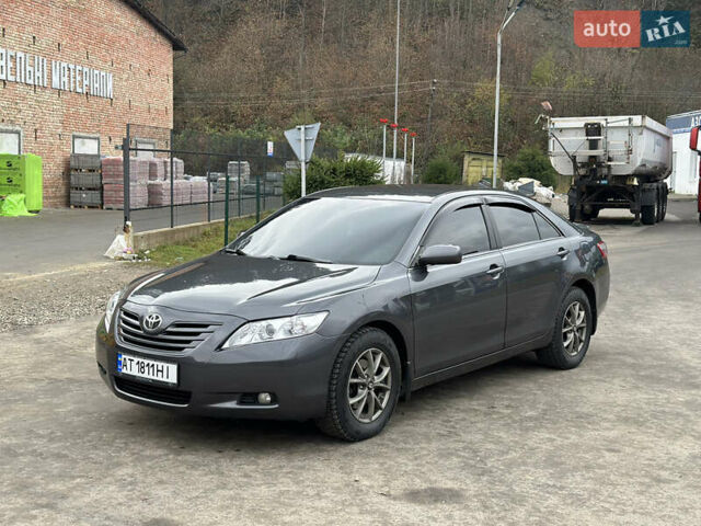 Сірий Тойота Камрі, об'ємом двигуна 2.36 л та пробігом 274 тис. км за 8000 $, фото 2 на Automoto.ua