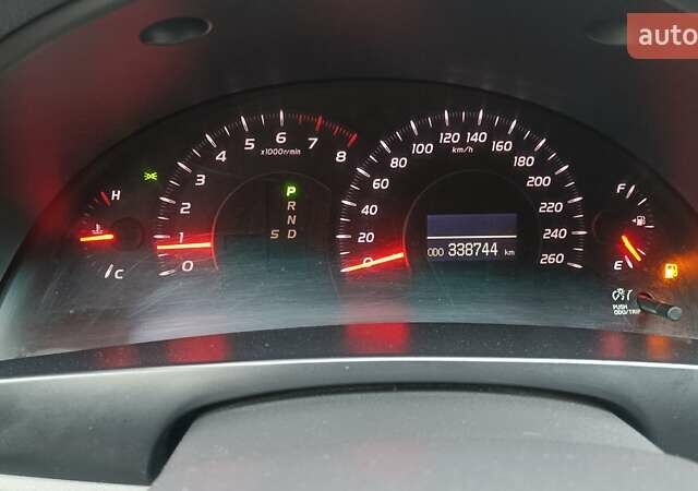 Серый Тойота Камри, объемом двигателя 3.46 л и пробегом 338 тыс. км за 6300 $, фото 9 на Automoto.ua