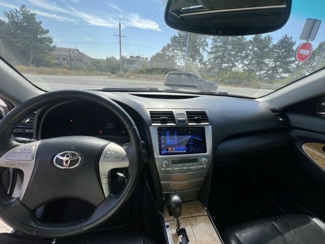 Серый Тойота Камри, объемом двигателя 2.4 л и пробегом 280 тыс. км за 8600 $, фото 7 на Automoto.ua