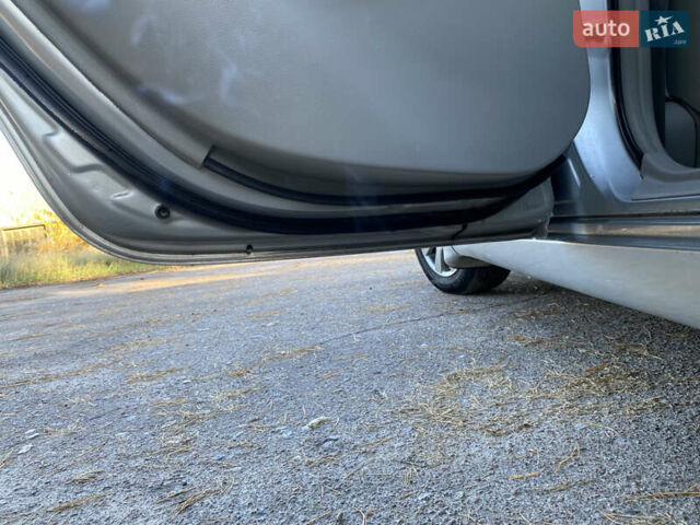 Серый Тойота Камри, объемом двигателя 2.4 л и пробегом 272 тыс. км за 7500 $, фото 27 на Automoto.ua