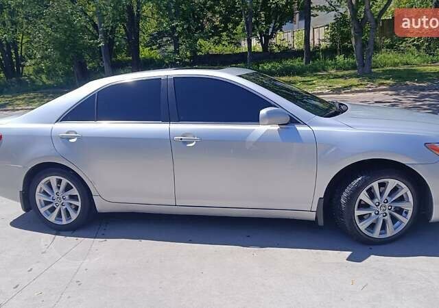 Сірий Тойота Камрі, об'ємом двигуна 3.5 л та пробігом 323 тис. км за 8000 $, фото 2 на Automoto.ua