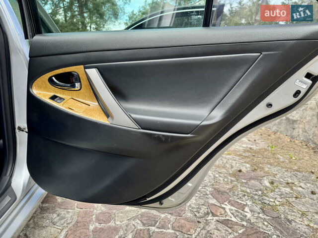 Сірий Тойота Камрі, об'ємом двигуна 3.5 л та пробігом 246 тис. км за 8300 $, фото 20 на Automoto.ua