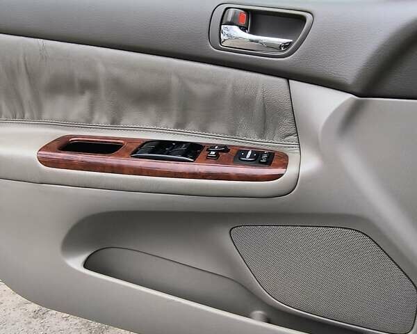 Сірий Тойота Камрі, об'ємом двигуна 2.36 л та пробігом 190 тис. км за 8100 $, фото 35 на Automoto.ua