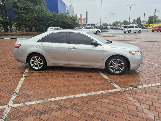 Серый Тойота Камри, объемом двигателя 3.5 л и пробегом 170 тыс. км за 5700 $, фото 3 на Automoto.ua