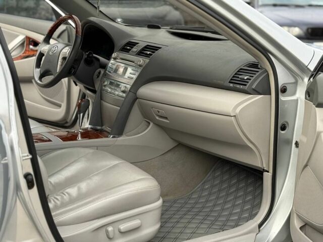 Серый Тойота Камри, объемом двигателя 3.5 л и пробегом 196 тыс. км за 8999 $, фото 6 на Automoto.ua