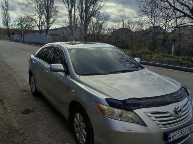 Сірий Тойота Камрі, об'ємом двигуна 2.4 л та пробігом 247 тис. км за 10500 $, фото 1 на Automoto.ua