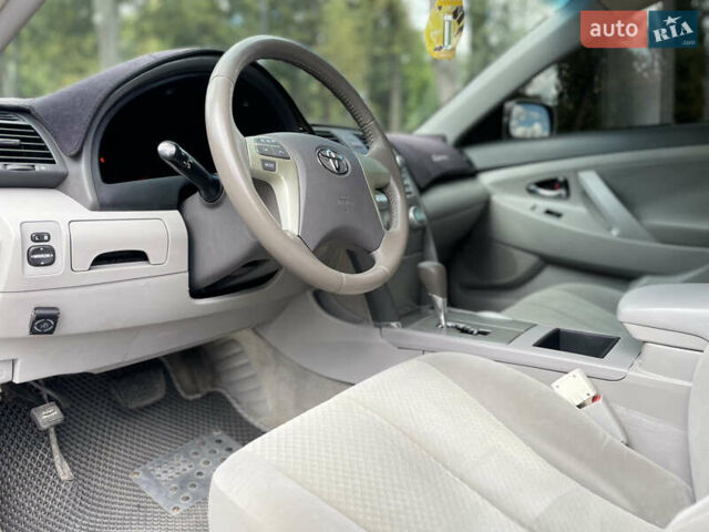 Сірий Тойота Камрі, об'ємом двигуна 2.36 л та пробігом 307 тис. км за 7200 $, фото 13 на Automoto.ua