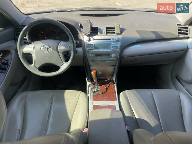 Серый Тойота Камри, объемом двигателя 3.5 л и пробегом 278 тыс. км за 8300 $, фото 9 на Automoto.ua