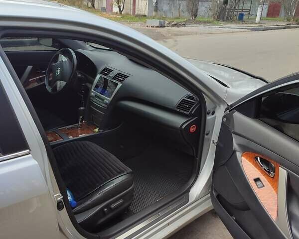 Серый Тойота Камри, объемом двигателя 2.36 л и пробегом 247 тыс. км за 10500 $, фото 6 на Automoto.ua