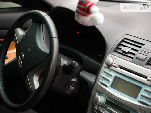 Серый Тойота Камри, объемом двигателя 2.39 л и пробегом 211 тыс. км за 7600 $, фото 18 на Automoto.ua