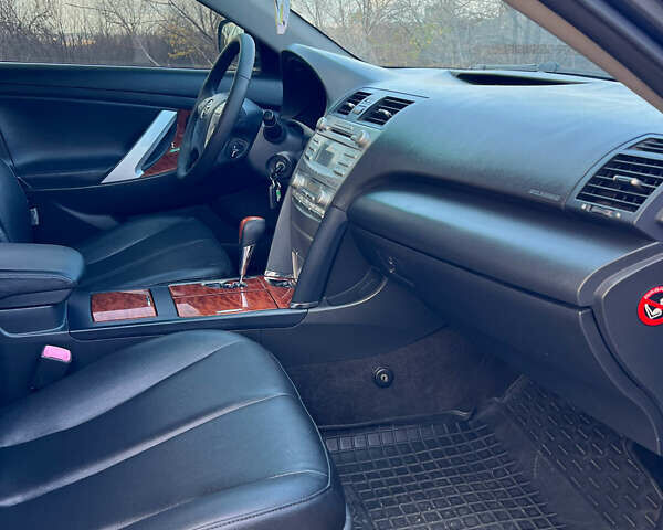 Серый Тойота Камри, объемом двигателя 3.5 л и пробегом 293 тыс. км за 7600 $, фото 21 на Automoto.ua