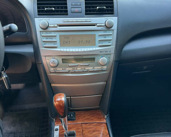 Серый Тойота Камри, объемом двигателя 3.5 л и пробегом 293 тыс. км за 7950 $, фото 17 на Automoto.ua