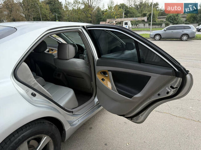 Серый Тойота Камри, объемом двигателя 3.46 л и пробегом 246 тыс. км за 8350 $, фото 27 на Automoto.ua