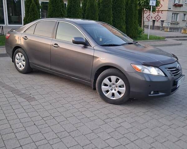 Серый Тойота Камри, объемом двигателя 2.4 л и пробегом 290 тыс. км за 6600 $, фото 9 на Automoto.ua
