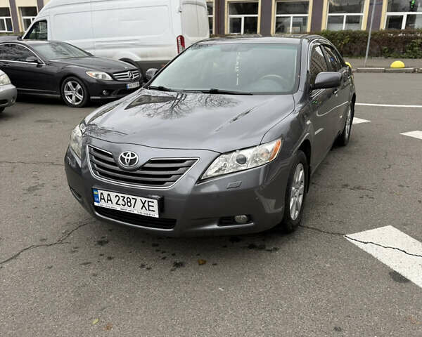 Сірий Тойота Камрі, об'ємом двигуна 3.46 л та пробігом 260 тис. км за 8800 $, фото 2 на Automoto.ua