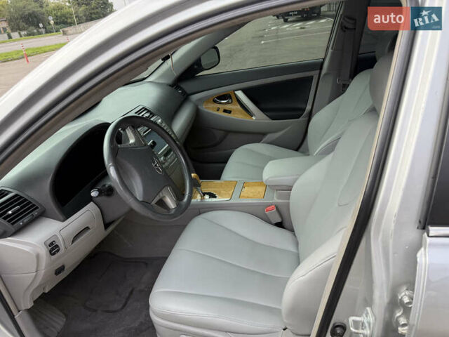 Серый Тойота Камри, объемом двигателя 3.46 л и пробегом 246 тыс. км за 8350 $, фото 16 на Automoto.ua