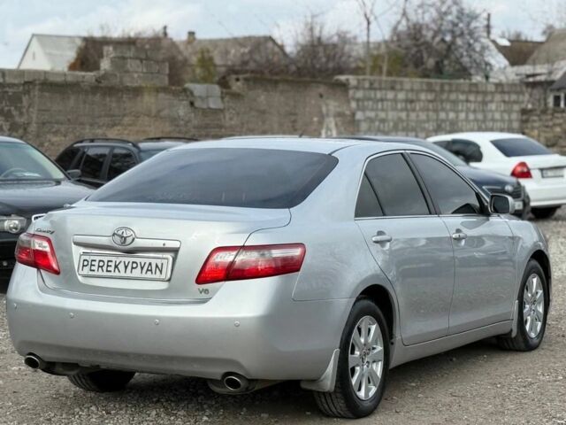 Серый Тойота Камри, объемом двигателя 3.5 л и пробегом 196 тыс. км за 8999 $, фото 2 на Automoto.ua