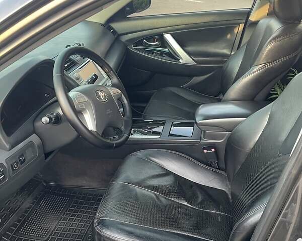 Серый Тойота Камри, объемом двигателя 0 л и пробегом 235 тыс. км за 8200 $, фото 9 на Automoto.ua