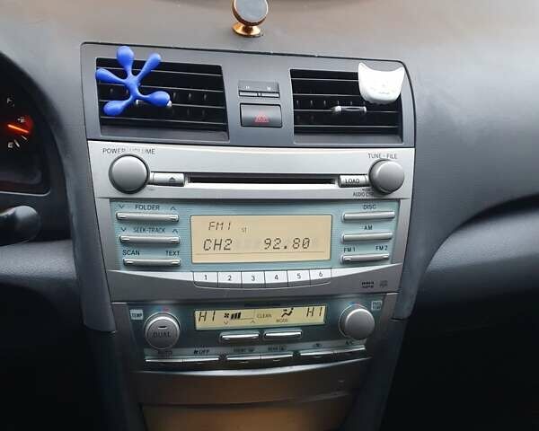 Сірий Тойота Камрі, об'ємом двигуна 2.4 л та пробігом 250 тис. км за 6500 $, фото 29 на Automoto.ua