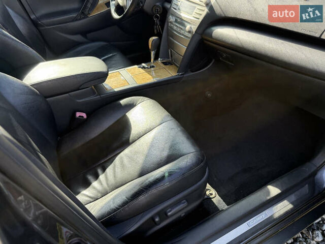 Серый Тойота Камри, объемом двигателя 3.5 л и пробегом 250 тыс. км за 4650 $, фото 6 на Automoto.ua