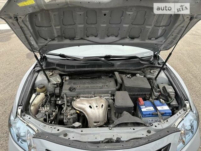 Серый Тойота Камри, объемом двигателя 2.4 л и пробегом 316 тыс. км за 11550 $, фото 11 на Automoto.ua