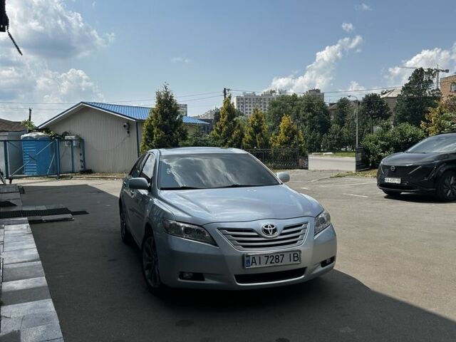 Сірий Тойота Камрі, об'ємом двигуна 3.5 л та пробігом 298 тис. км за 9500 $, фото 2 на Automoto.ua