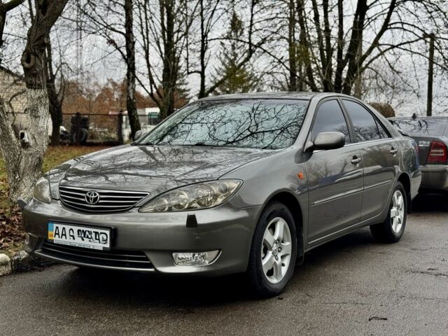 Серый Тойота Камри, объемом двигателя 3 л и пробегом 208 тыс. км за 8999 $, фото 1 на Automoto.ua