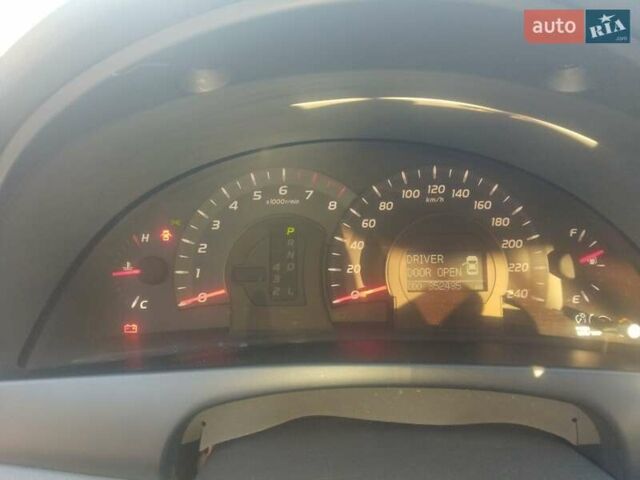 Серый Тойота Камри, объемом двигателя 2.36 л и пробегом 352 тыс. км за 8000 $, фото 18 на Automoto.ua