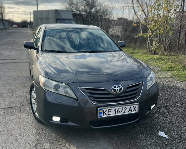 Серый Тойота Камри, объемом двигателя 3.5 л и пробегом 293 тыс. км за 7600 $, фото 1 на Automoto.ua