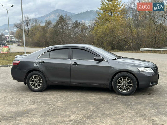 Сірий Тойота Камрі, об'ємом двигуна 2.36 л та пробігом 274 тис. км за 8000 $, фото 7 на Automoto.ua