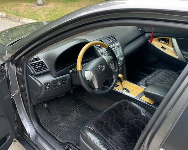 Сірий Тойота Камрі, об'ємом двигуна 3.5 л та пробігом 231 тис. км за 8000 $, фото 8 на Automoto.ua