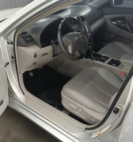 Сірий Тойота Камрі, об'ємом двигуна 3.5 л та пробігом 323 тис. км за 8000 $, фото 6 на Automoto.ua