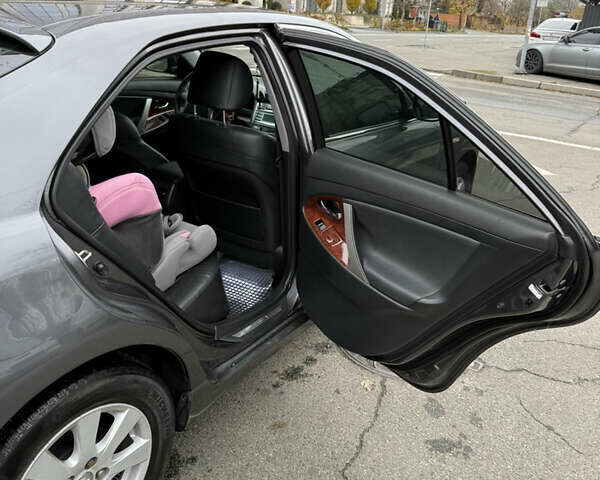 Сірий Тойота Камрі, об'ємом двигуна 3.46 л та пробігом 260 тис. км за 8800 $, фото 16 на Automoto.ua