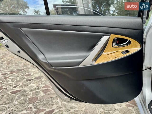 Сірий Тойота Камрі, об'ємом двигуна 3.5 л та пробігом 246 тис. км за 8300 $, фото 18 на Automoto.ua