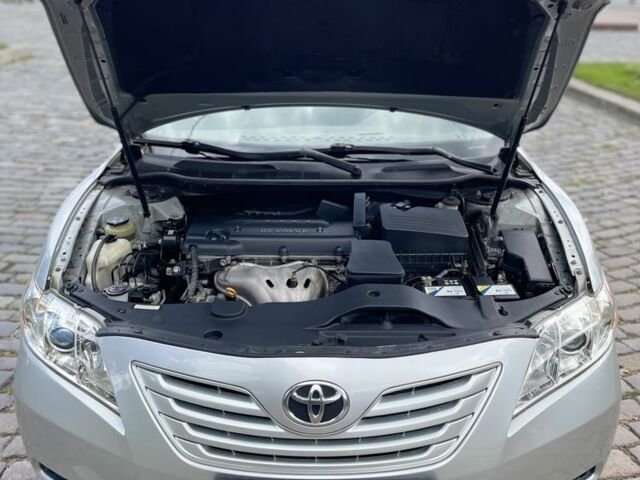 Серый Тойота Камри, объемом двигателя 2.4 л и пробегом 307 тыс. км за 7200 $, фото 10 на Automoto.ua