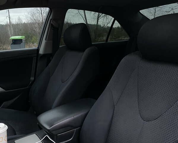 Серый Тойота Камри, объемом двигателя 2.36 л и пробегом 225 тыс. км за 8300 $, фото 7 на Automoto.ua