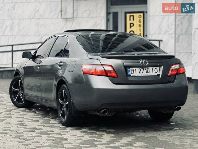 Серый Тойота Камри, объемом двигателя 3.46 л и пробегом 390 тыс. км за 6900 $, фото 3 на Automoto.ua