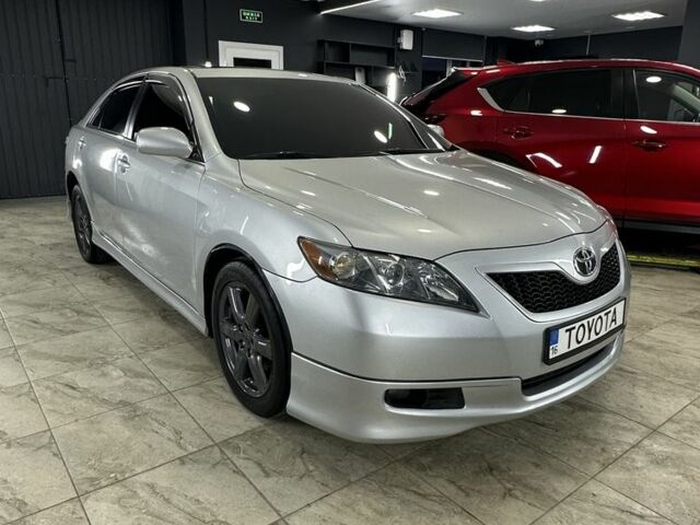 Серый Тойота Камри, объемом двигателя 2.4 л и пробегом 192 тыс. км за 6700 $, фото 2 на Automoto.ua