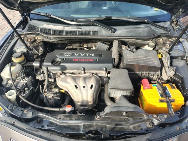 Серый Тойота Камри, объемом двигателя 2.4 л и пробегом 184 тыс. км за 9000 $, фото 6 на Automoto.ua