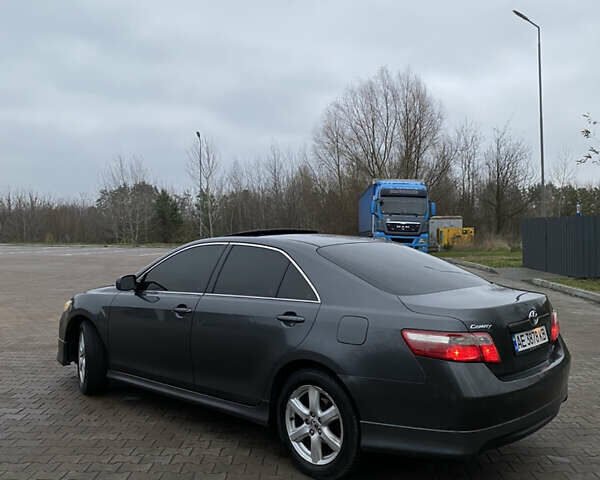 Серый Тойота Камри, объемом двигателя 2.36 л и пробегом 225 тыс. км за 8300 $, фото 4 на Automoto.ua