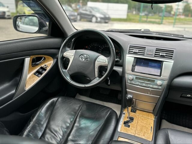 Серый Тойота Камри, объемом двигателя 2.4 л и пробегом 208 тыс. км за 7400 $, фото 17 на Automoto.ua