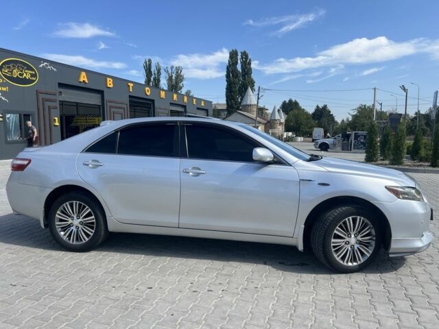 Серый Тойота Камри, объемом двигателя 2.4 л и пробегом 280 тыс. км за 8600 $, фото 1 на Automoto.ua