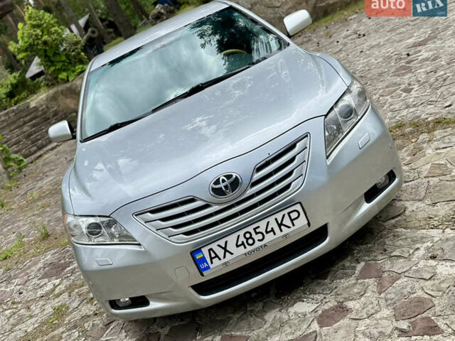 Сірий Тойота Камрі, об'ємом двигуна 3.5 л та пробігом 246 тис. км за 8300 $, фото 2 на Automoto.ua