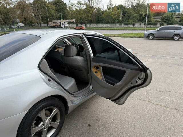 Серый Тойота Камри, объемом двигателя 3.46 л и пробегом 246 тыс. км за 8350 $, фото 26 на Automoto.ua