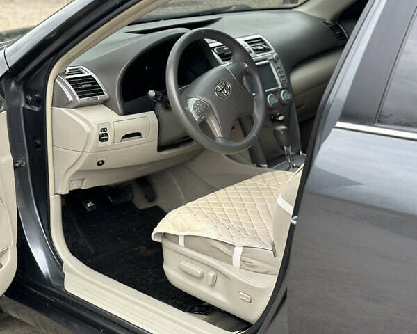 Серый Тойота Камри, объемом двигателя 2.36 л и пробегом 274 тыс. км за 8300 $, фото 12 на Automoto.ua