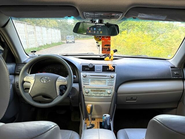 Серый Тойота Камри, объемом двигателя 3.5 л и пробегом 250 тыс. км за 5600 $, фото 5 на Automoto.ua