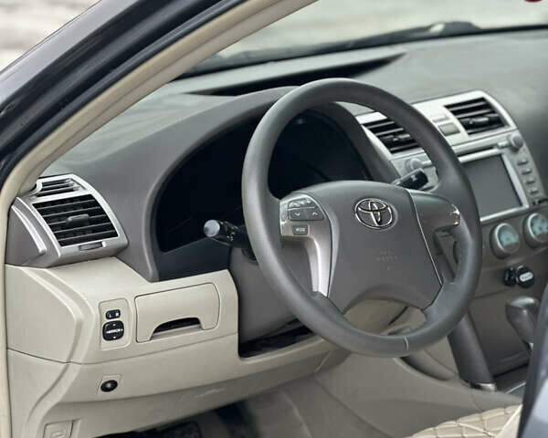 Серый Тойота Камри, объемом двигателя 2.36 л и пробегом 274 тыс. км за 8300 $, фото 11 на Automoto.ua